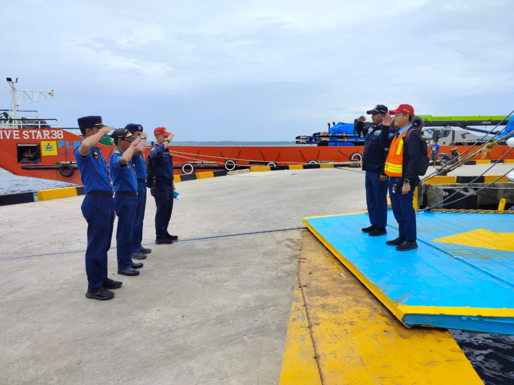 Tradisi Hand Salute Super TIM KUPP Selayar