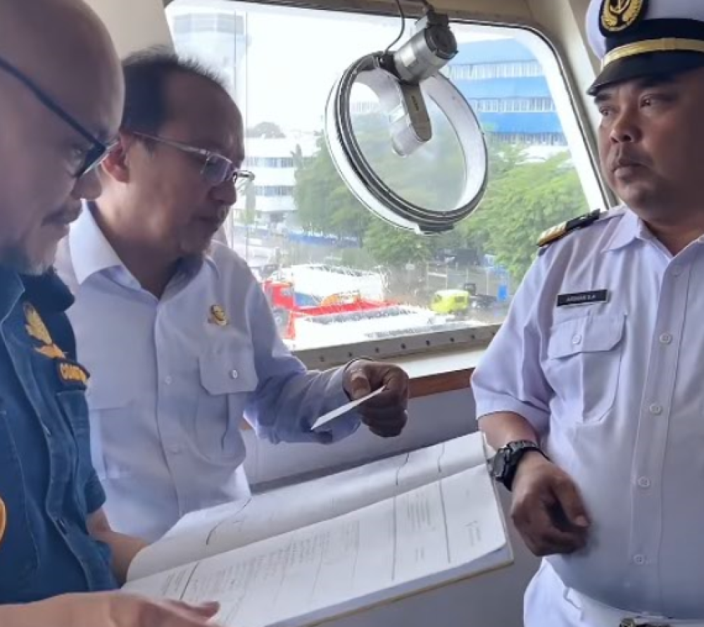 Optimalkan Pelayanan Nataru, Direktur Kenavigasian Tinjau Pelabuhan Makassar