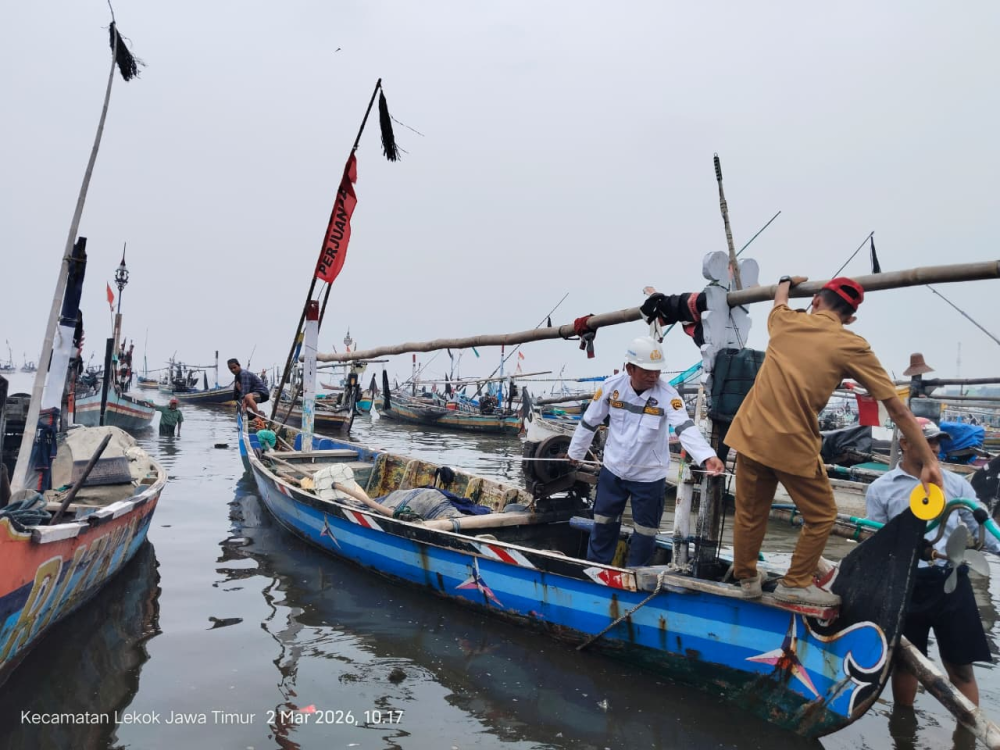 KSOP Kelas IV Probolinggo bersinergi dengan Pemerintah Daerah Lakukan Pengukuran Kapal Nelayan untuk Penerbitan E-Pas Kecil di Kecamatan Lekok, Kabupaten Pasuruan.