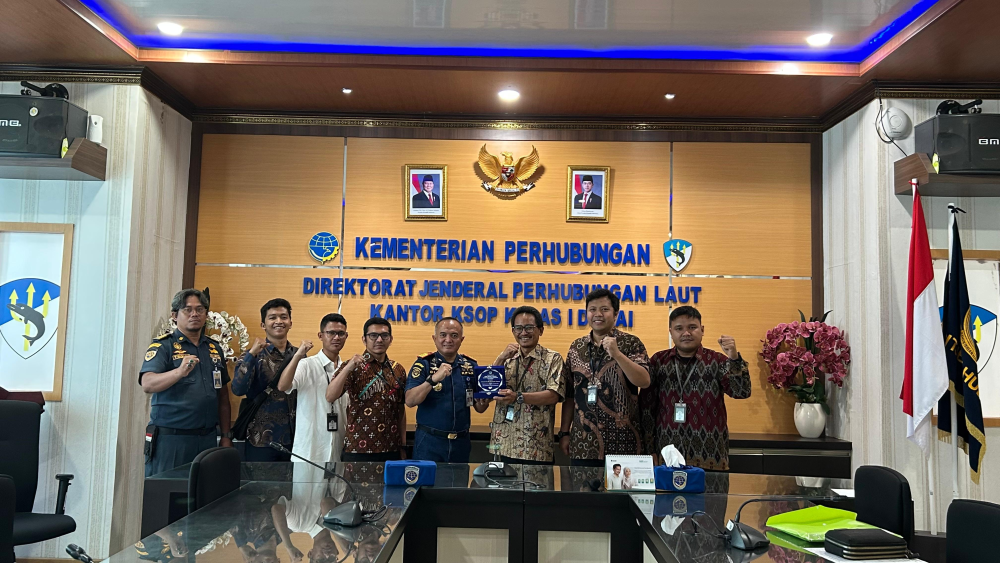 Kantor KSOP Kelas I Dumai menerima kunjungan dari Komisi Pengawasan Persaingan Usaha (KPPU) dalam rangka melakukan koordinasi dan diskusi terkait kegiatan Koperasi Tenaga Kerja Bongkar Muat (TKBM) yang beroperasi di wilayah Pelabuhan Dumai.