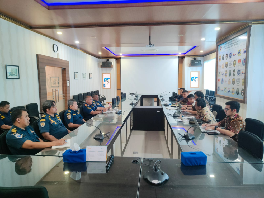Kantor KSOP Kelas I Dumai menerima kunjungan dari Komisi Pengawasan Persaingan Usaha (KPPU) dalam rangka melakukan koordinasi dan diskusi terkait kegiatan Koperasi Tenaga Kerja Bongkar Muat (TKBM) yang beroperasi di wilayah Pelabuhan Dumai.