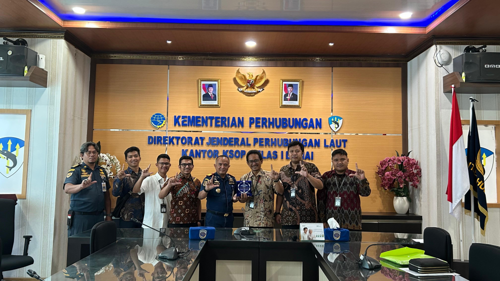 Kantor KSOP Kelas I Dumai menerima kunjungan dari Komisi Pengawasan Persaingan Usaha (KPPU) dalam rangka melakukan koordinasi dan diskusi terkait kegiatan Koperasi Tenaga Kerja Bongkar Muat (TKBM) yang beroperasi di wilayah Pelabuhan Dumai.