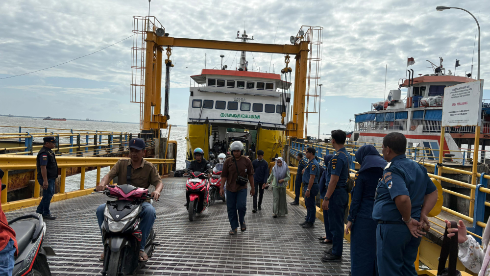 PENGAWASAN KEGIATAN EMBARKASI DAN DEBARKASI PENUMPANG POSKO ANGKUTAN LAUT LEBARAN 1447 H/2026 DI PELABUHAN DUMAI