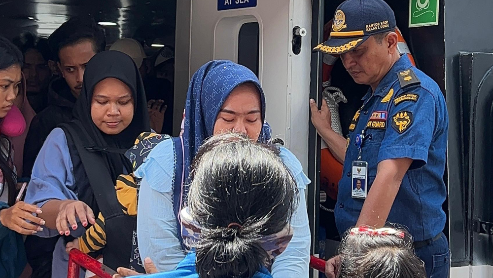 Kantor KSOP Kelas I Dumai bersama Tim Posko Gabungan melakukan Kegiatan pengawasan debarkasi penumpang Angkutan Laut Lebaran 1447 H/2026 di Pelabuhan Pelindo Dumai.