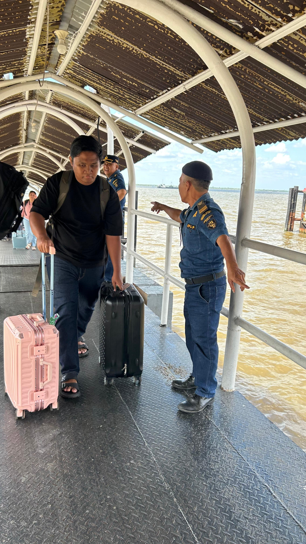 Kantor KSOP Kelas I Dumai bersama Tim Posko Gabungan melakukan Kegiatan pengawasan debarkasi penumpang Angkutan Laut Lebaran 1447 H/2026 di Pelabuhan Pelindo Dumai.