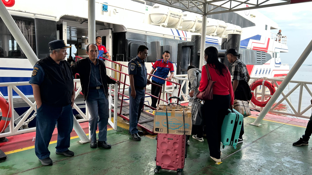 Kantor KSOP Kelas I Dumai melakukan Kegiatan pengawasan embarkasi dan debarkasi penumpang Angkutan Laut Lebaran 1447 H/2026 di pelabuhan Dumai
