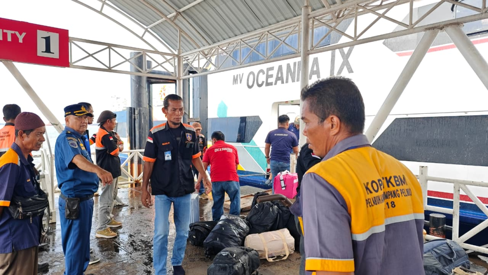 Kantor KSOP Kelas I Dumai melakukan Kegiatan pengawasan embarkasi dan debarkasi penumpang Angkutan Laut Lebaran 1447 H/2026 di pelabuhan Dumai