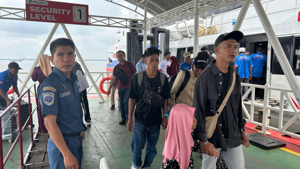 Kantor KSOP Kelas I Dumai melakukan Kegiatan pengawasan embarkasi dan debarkasi penumpang Angkutan Laut Lebaran 1447 H/2026 di pelabuhan Dumai
