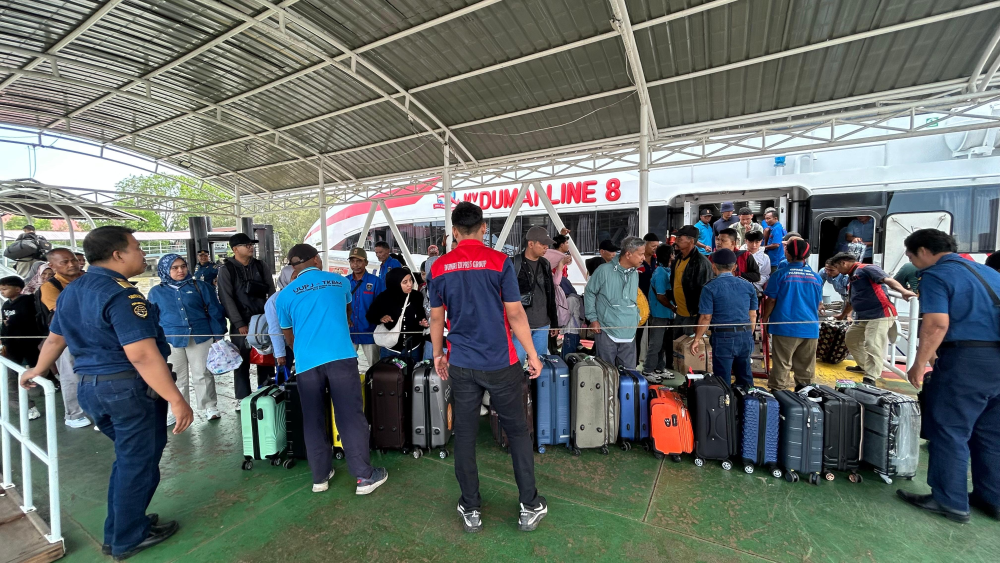 PENGAWASAN EMBARKASI DAN DEBARKASI PENUMPANG ANGKUTAN LAUT LEBARAN 1447/2026 DI PELABUHAN DUMAI OLEH KSOP KELAS I DUMAI