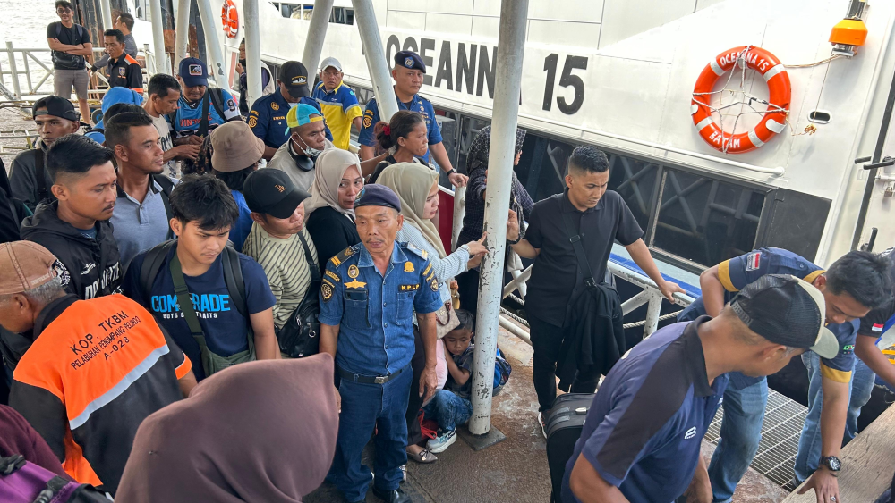PENGAWASAN EMBARKASI DAN DEBARKASI PENUMPANG ANGKUTAN LAUT LEBARAN 1447/2026 DI PELABUHAN DUMAI OLEH KSOP KELAS I DUMAI