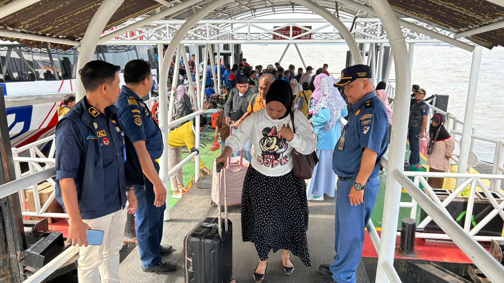 PENGAWASAN EMBARKASI DAN DEBARKASI PENUMPANG ANGKUTAN LAUT LEBARAN 1447/2026 DI PELABUHAN DUMAI OLEH KSOP KELAS I DUMAI