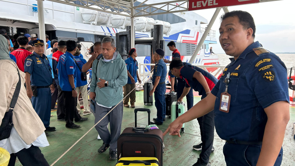 PENGAWASAN EMBARKASI DAN DEBARKASI PENUMPANG ANGKUTAN LAUT LEBARAN 1447/2026 DI PELABUHAN DUMAI OLEH KSOP KELAS I DUMAI