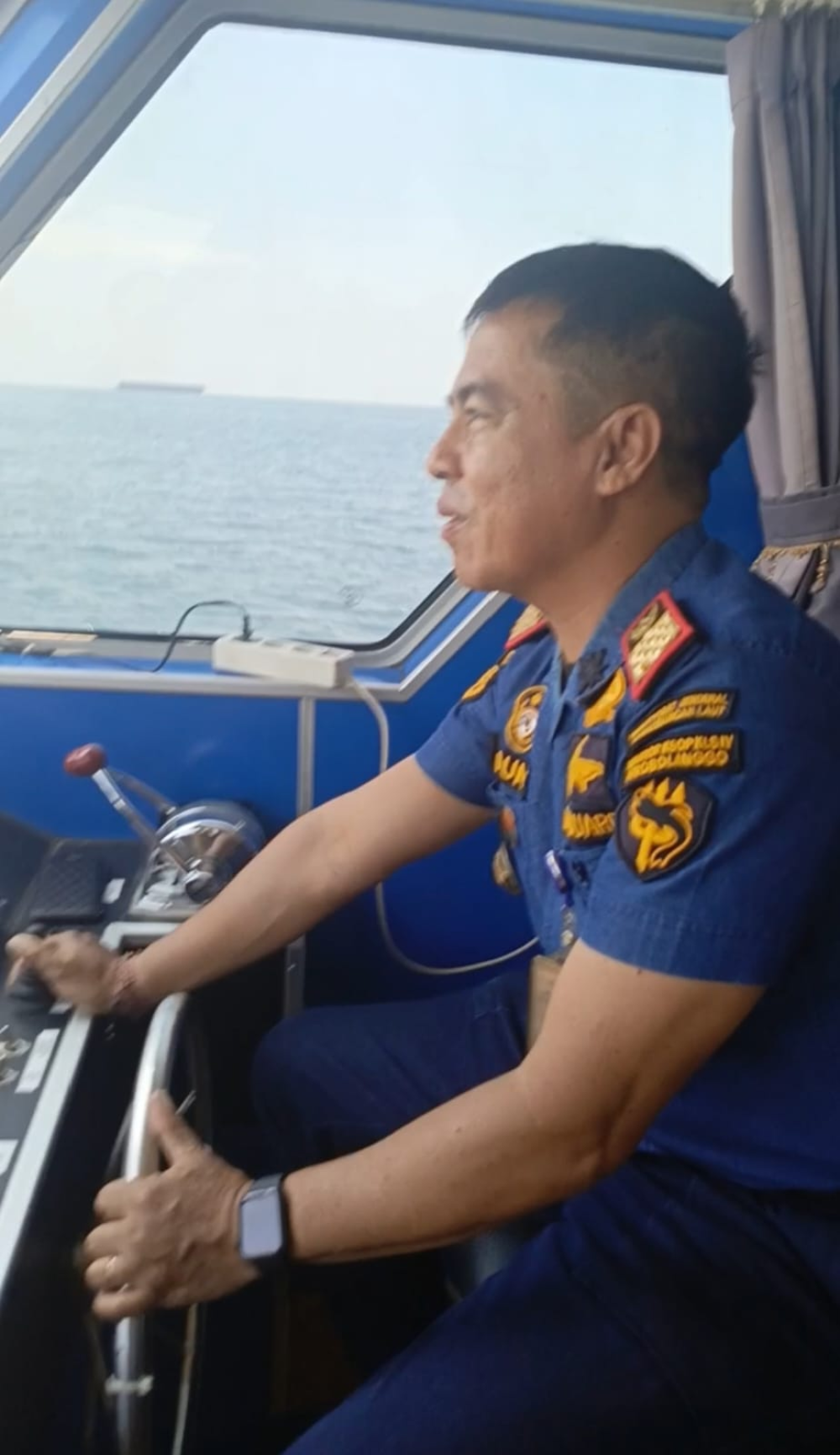 Patroli Laut KN.P 4001 dan KN.P 50008 Kawal Ribuan Warga Gili Ketapang Probolinggo Toron Petolekoran.