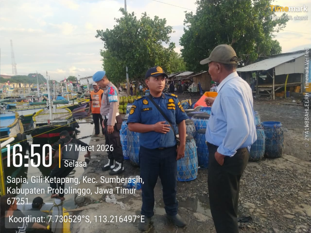 Patroli Laut KN.P 4001 dan KN.P 50008 Kawal Ribuan Warga Gili Ketapang Probolinggo Toron Petolekoran.