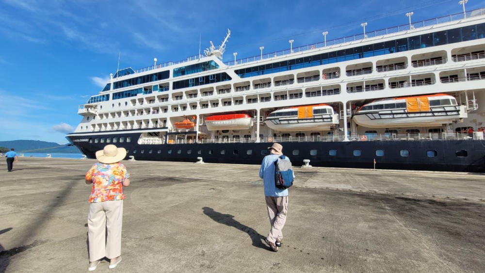Kota Sabang Kembali Kedatangan Kapal Pesiar MS. Azamara Onward