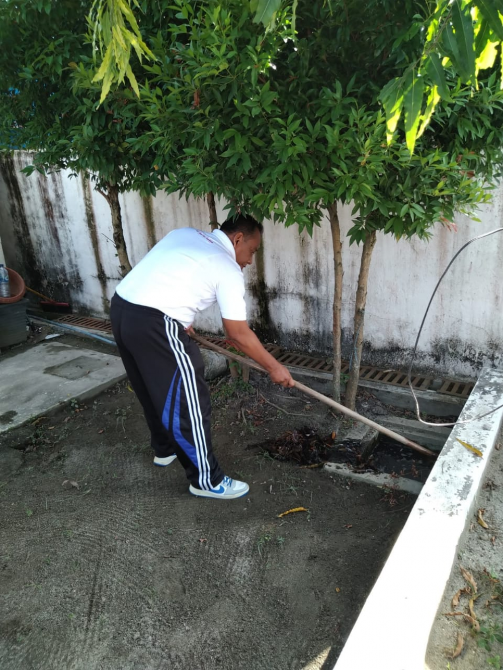 Pelaksanaan Kegiatan Bersih Lingkungan Kerja Kantor Kesyahbandaran dan Otoritas Pelabuhan Kelas IV Tanjung Balai Asahan