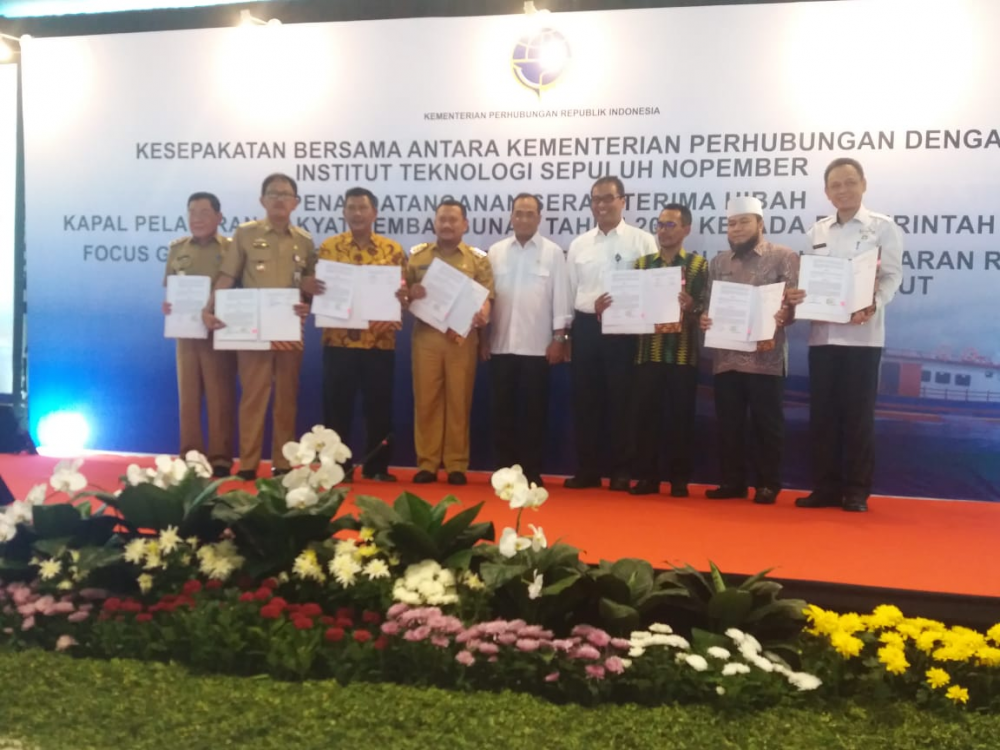 DORONG KONEKTIVITAS WILAYAH, KEMENHUB HIBAHKAN KAPAL PELRA KEPADA PEMDA