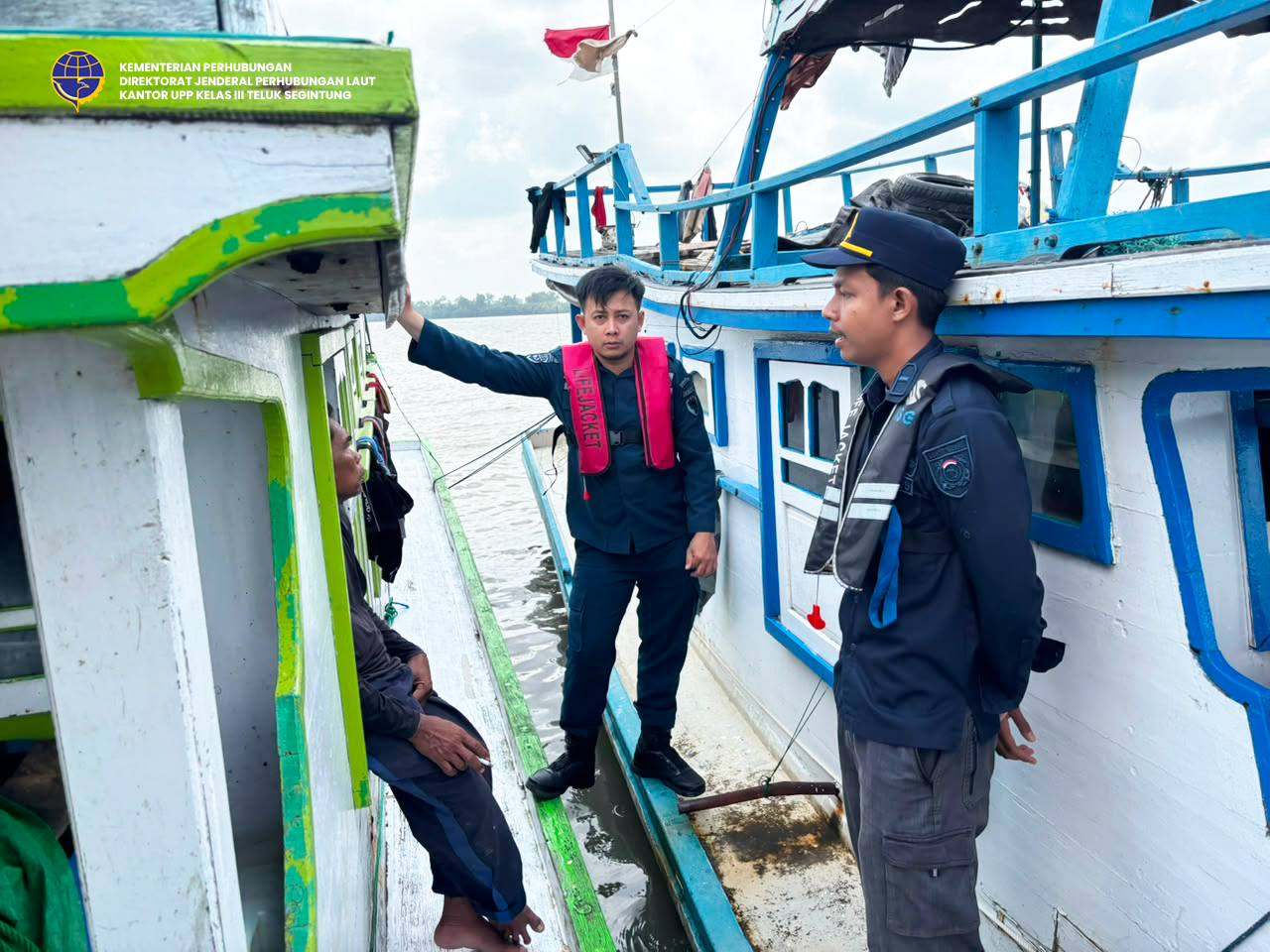 Semangat Kemerdekaan, Kantor UPP Kelas III Teluk Segintung Perkuat Keselamatan & Keamanan Pelayaran Melalui Patroli Rutin