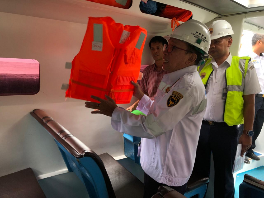 KEMENHUB UJI PETIK KAPAL PENUMPANG DI TANJUNG BALAI KARIMUN PASTIKAN ANGKUTAN LAUT LEBARAN YANG AMAN, SE