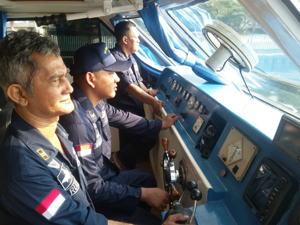 TINGKATKAN PENGAWASAN KESELAMATAN DAN KEAMANAN PELAYARAN, KEMENHUB SIAGAKAN DUA KAPAL PATROLI KPLP
