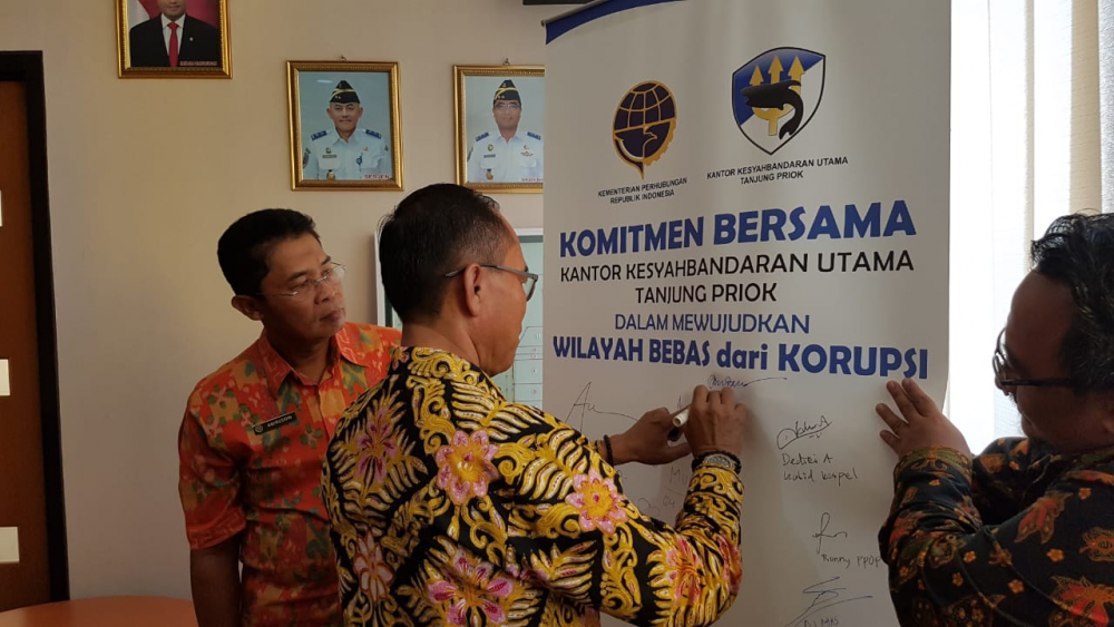 KAWASAN PELABUHAN TANJUNG PRIOK MENUJU ZONA INTEGRITAS DAN WILAYAH BEBAS DARI KORUPSI
