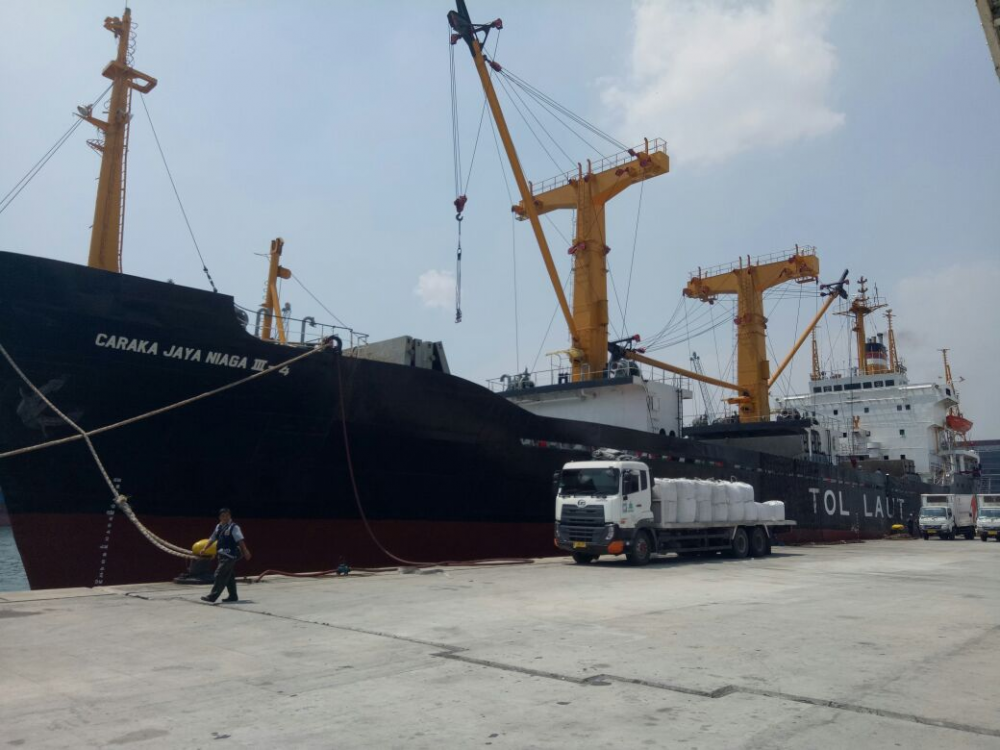 KAPAL TOL LAUT ANGKUT PRODUK PERIKANAN DARI NATUNA TIBA DI PELABUHAN TANJUNG PRIOK