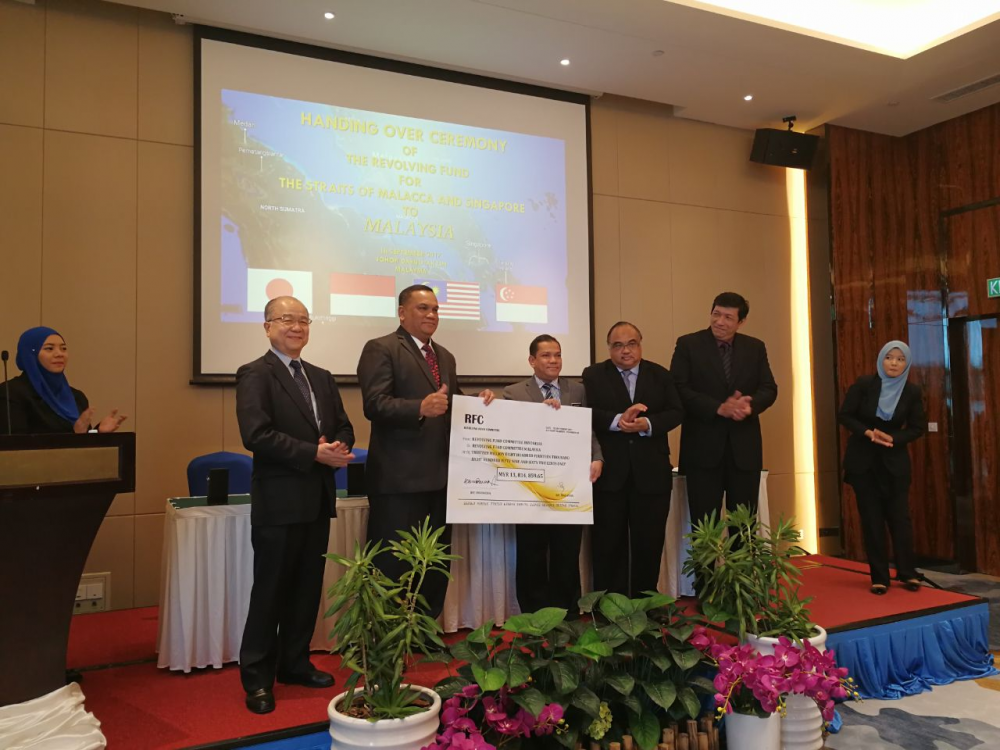INDONESIA RESMI SERAH TERIMAKAN PENGELOLAAN REVOLVING FUND COMMITTEE KEPADA MALAYSIA