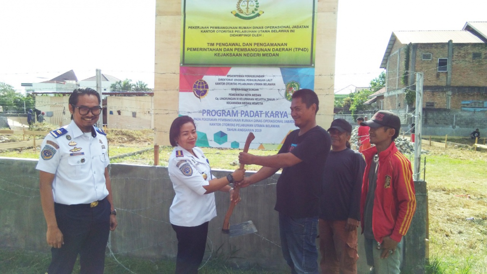 Bangun Rumah Dinas Otoritas Pelabuhan Utama Belawan Gelar Program Padat Karya