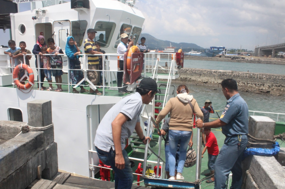 KAPAL REDE WISATA GANDHA NUSANTARA 18 MULAI PELAYARAN PERDANA ANGKUT 73 PENUMPANG DARI MANADO KE PULAU