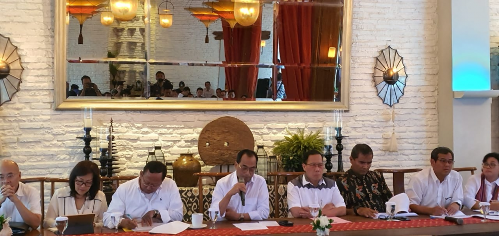 CAPAIAN LIMA TAHUN KINERJA, MENHUB, INDONESIA SENTRIS MEMBUKA KETERISOLASIAN DAN MEMBUKA RUANG EKONOMI B