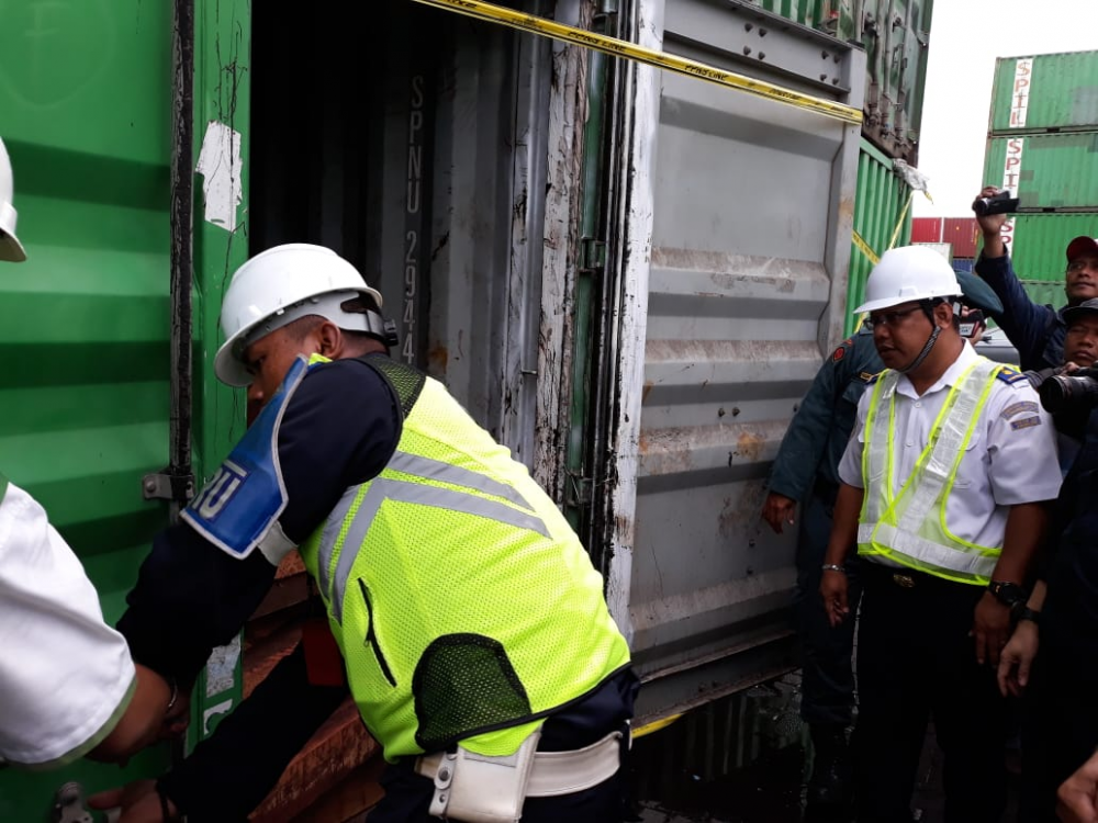 40 Kontainer Kayu Ilegal Berhasil Diamankan di Surabaya 06/12/2018