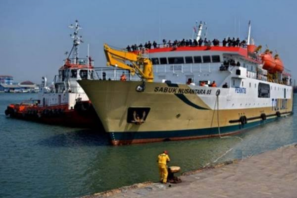 KAPAL PERINTIS DAN KAPAL TOL LAUT JANGKAU WILAYAH TERDEPAN INDONESIA DI KEPULAUAN TALAUD SULAWESI UTARA