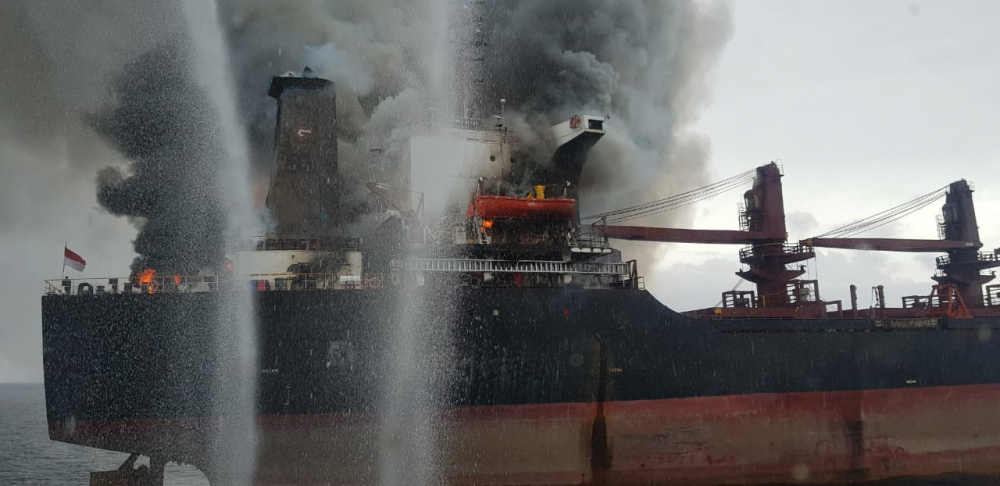 PERISTIWA TERBAKARNYA KAPAL MV. GOLDEN OCEAN TIDAK MENIMBULKAN KORBAN JIWA