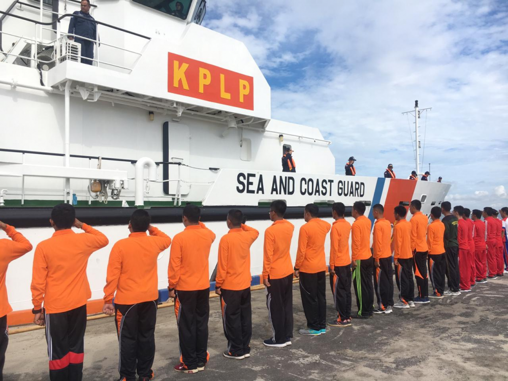 LATIHAN PENANGGULANGAN TUMPAHAN MINYAK RI - FILIPINA, INDONESIA KERAHKAN TIGA KAPAL PATROLI PENJAGAAN LA