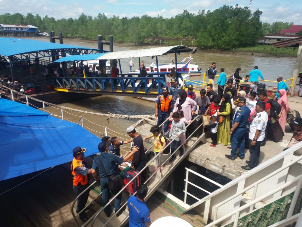 ANTISIPASI MENUMPUKNYA PENUMPANG DI PELABUHAN TANJUNG BUTON, KEMENHUB KERAHKAN KAPAL NAVIGASI KN. RUPAT