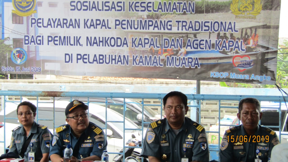 KEMENHUB MINTA NAKHODA KAPAL TRADISIONAL DI PELABUHAN KAMAL MUARA UTAMAKAN KESELAMATAN PELAYARAN