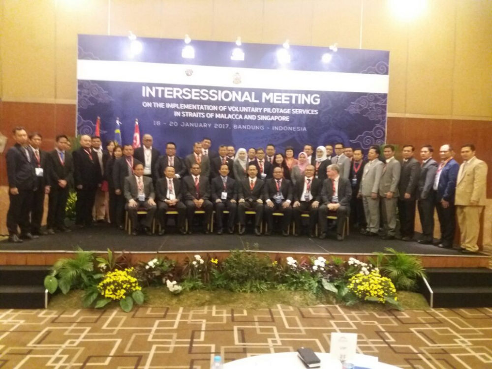 TIGA NEGARA PANTAI BERTEMU BAHAS LAYANAN PEMANDUAN KAPAL DI SELAT MALAKA DAN SELAT SINGAPURA