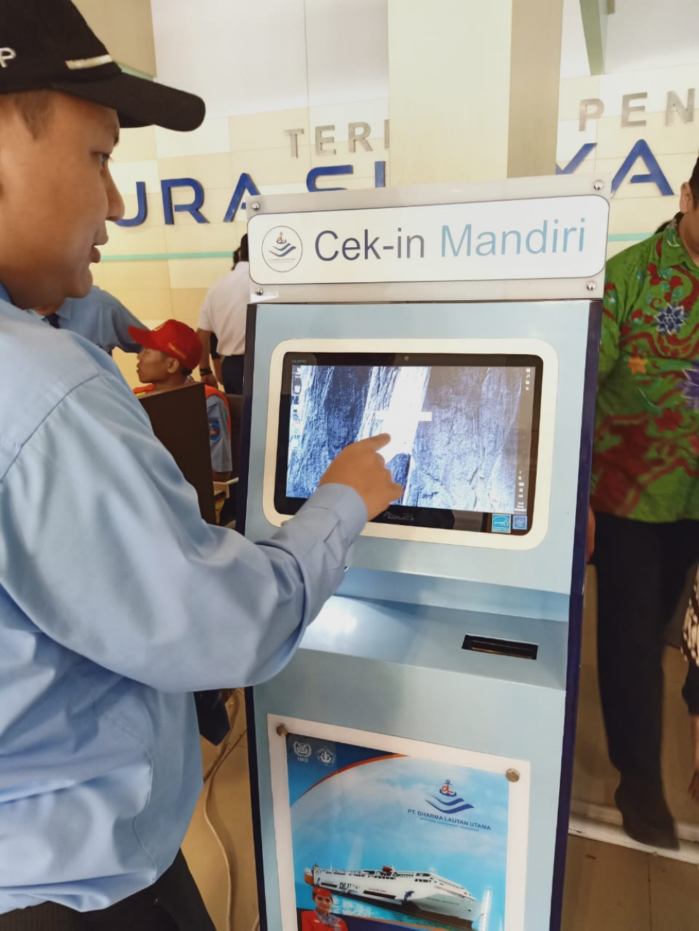 PELABUHAN TANJUNG PERAK SURABAYA RESMI TERAPKAN E-TICKETING DAN GATE IN ONLINE KAPAL PENUMPANG DAN RO-RO