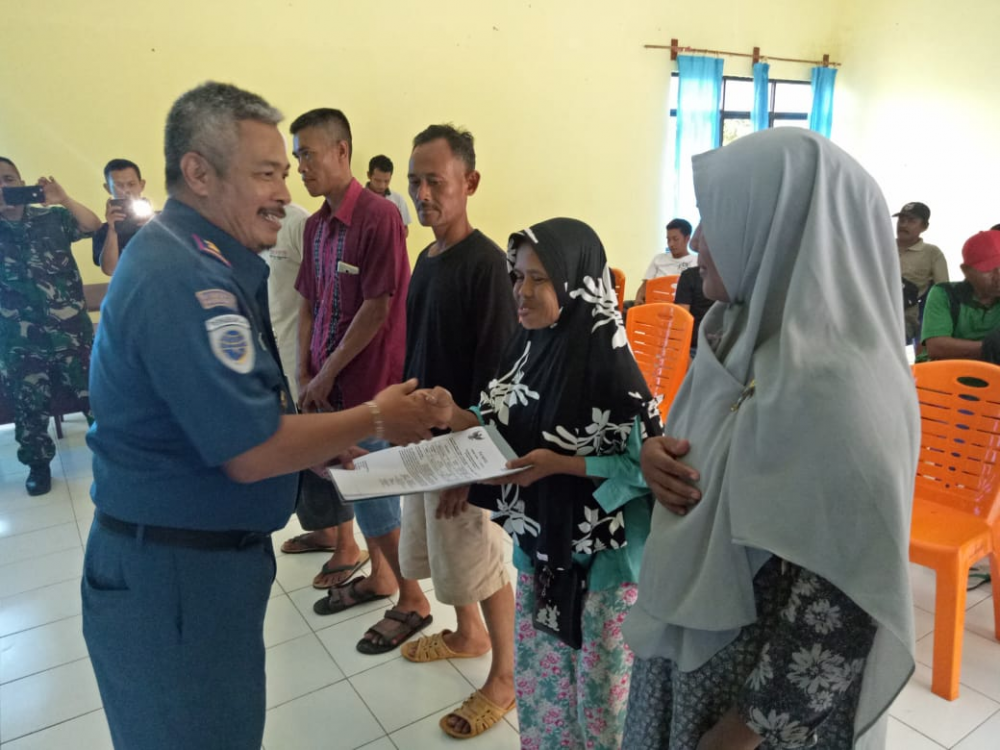 KEMENHUB TERBITKAN RIBUAN PAS KECIL KAPAL DI BAWAH GT 7 UNTUK WILAYAH KERJA UPP PELABUHAN RATU