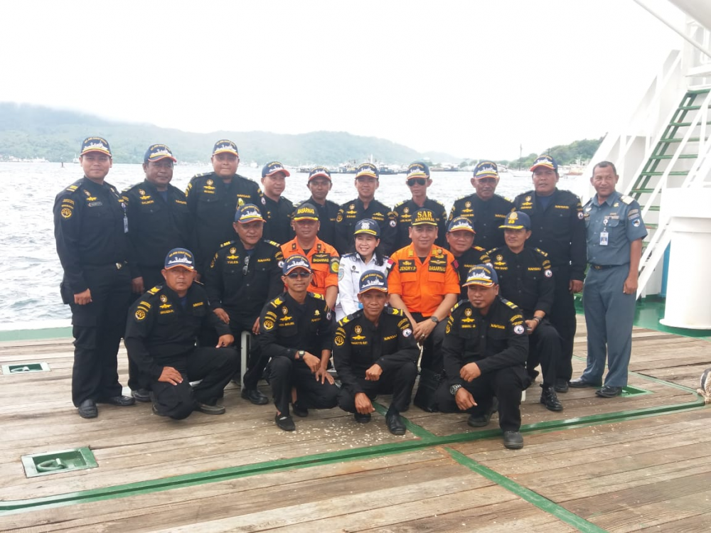 TIGA KAPAL PATROLI KEMENHUB BERHASIL ATASI TUMPAHAN MINYAK DARI KECELAKAAN KAPAL DI BITUNG SULAWESI UTARA