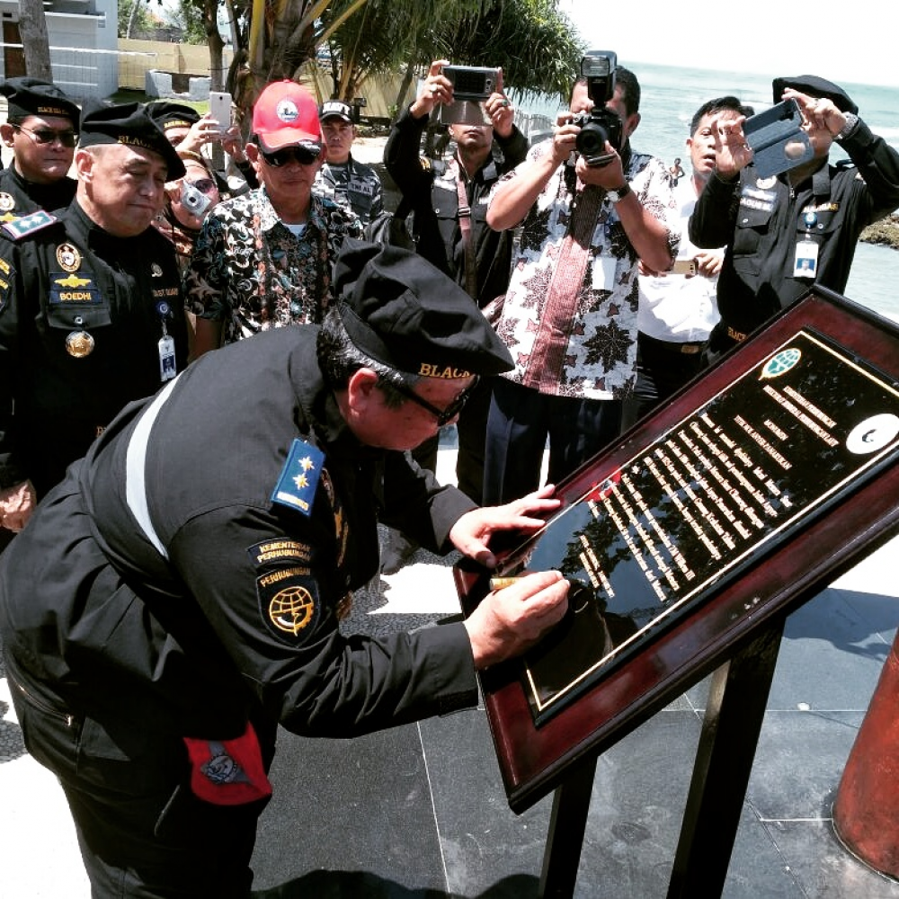 DIRJEN HUBLA RESMIKAN DUA MONUMEN BERSEJARAH DI MENARA SUAR CIKONENG BANTEN