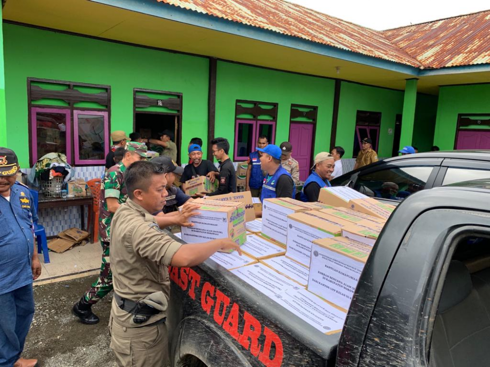 SELAIN JALUR LAUT, DITJEN HUBLA BERIKAN BANTUAN LEWAT JALUR DARAT UNTUK KORBAN BENCANA BANJIR MOROWALI
