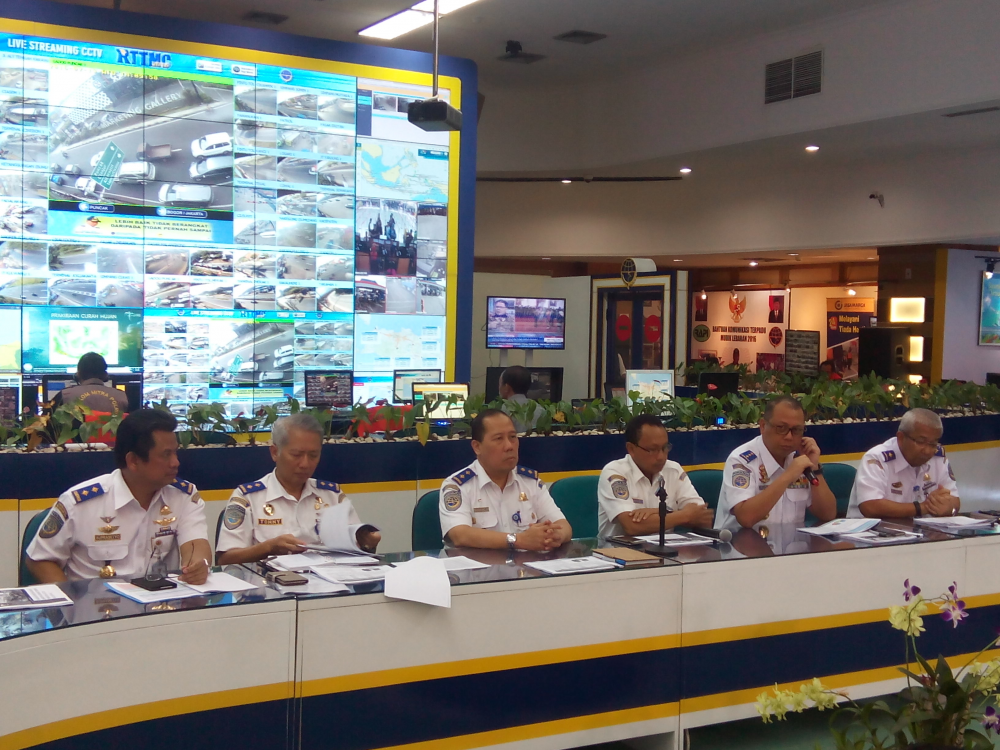 TAK KENAL LIBUR, PARA PETUGAS KEMENHUB SUKSES KAWAL ANGKUTAN LEBARAN 2016