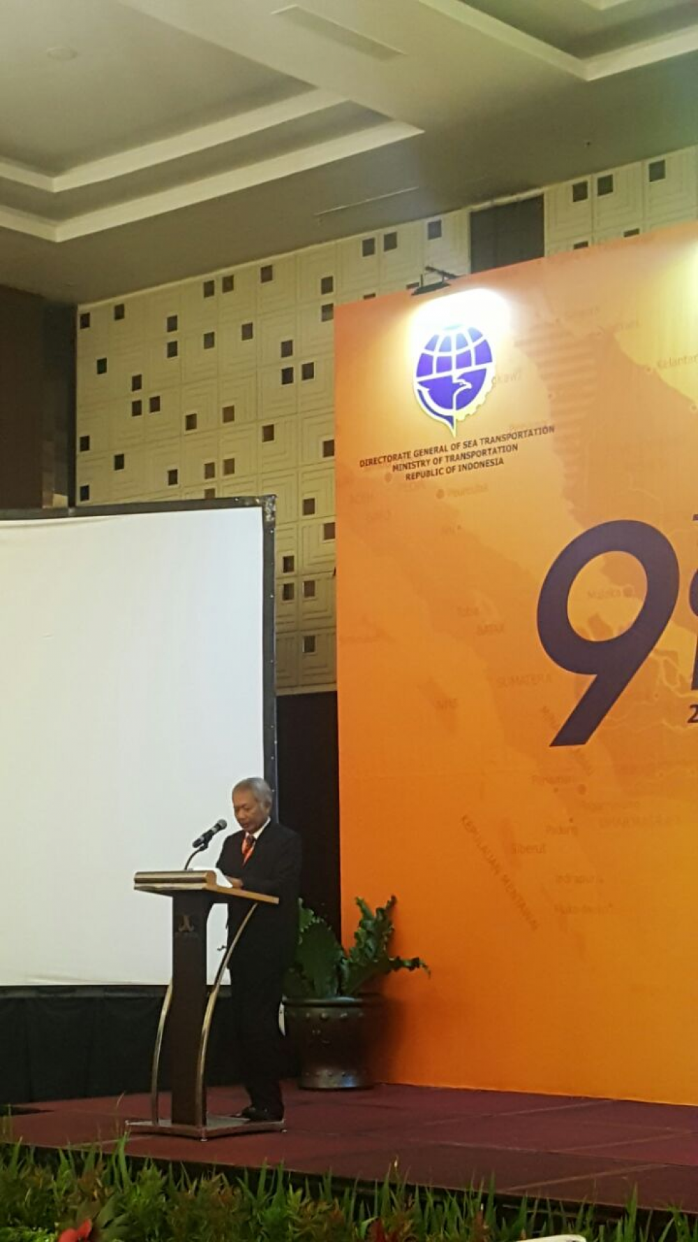 INDONESIA BAHAS PENINGKATAN KESELAMATAN PELAYARAN DAN PERLINDUNGAN LINGKUNGAN MARITIM DI SELAT MALAKA DA
