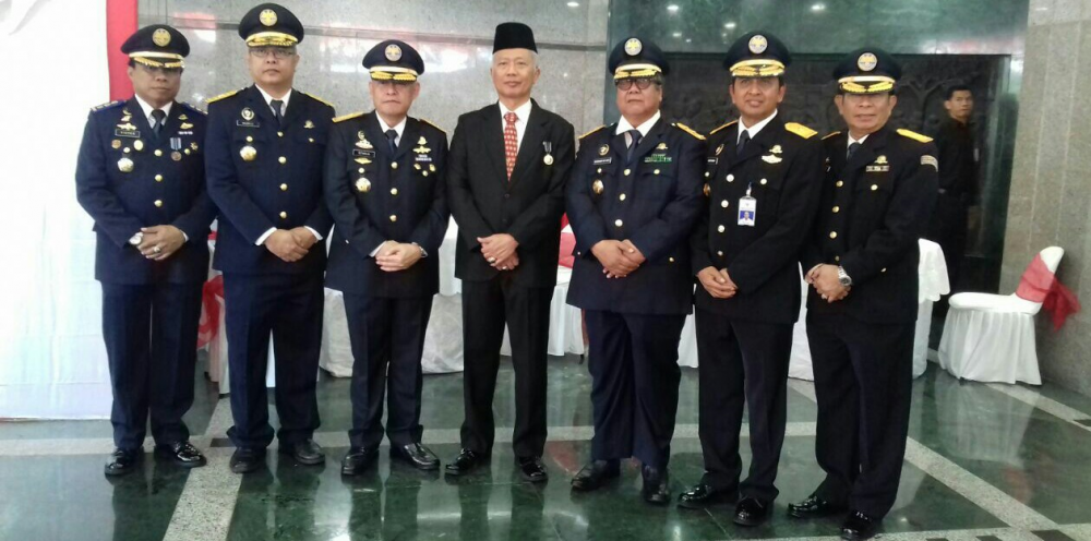 MENGABDI 30 TAHUN UNTUK NEGARA , DIRJEN HUBLA TERIMA ANUGERAH SATYALANCANA DARI PRESIDEN RI