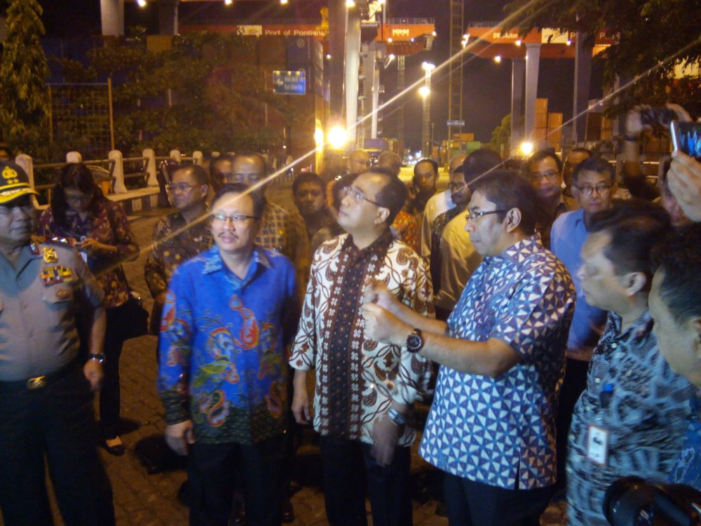 STABILKAN HARGA BARANG, PELABUHAN PONTIANAK PASOK LOGISTIK KE PULAU NATUNA