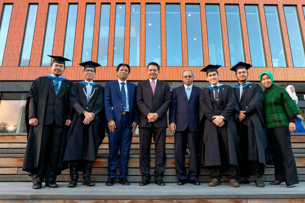 8 Lulusan WMU Diharap Kontribusinya dalam bidang Kemaritiman 05/11/2016