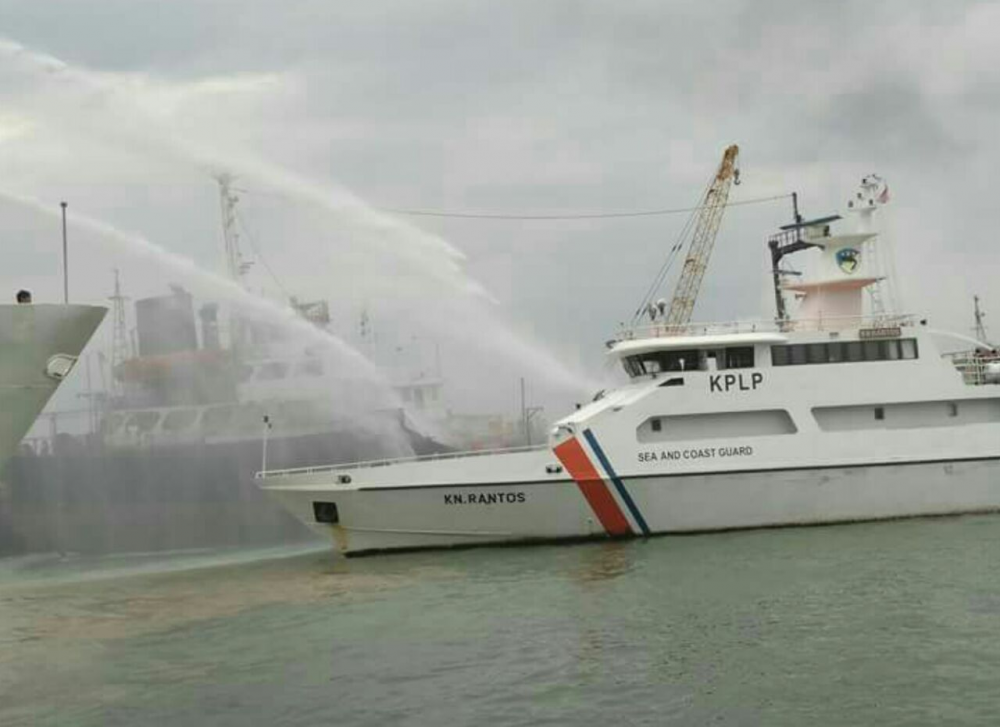 KAPAL PATROLI KN. P-210 DAN KN. P5221MILIK KEMENHUB IKUT CARI KORBAN KECELAKAAN PESAWAT POLRI