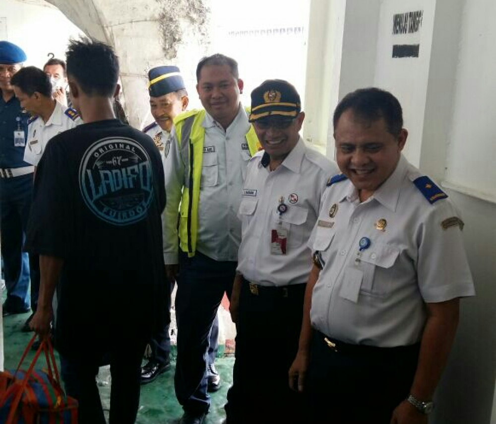 PASTIKAN KELAIKLAUTAN KAPAL, UJI PETIK DILAKUKAN DI PELABUHAN TANJUNG EMAS SEMARANG