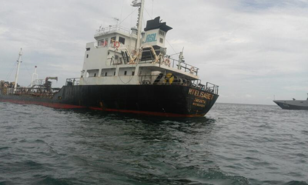 TUBRUKAN KAPAL DI KEPULAUAN SERIBU TAK TIMBULKAN KORBAN JIWA 08/04/2017